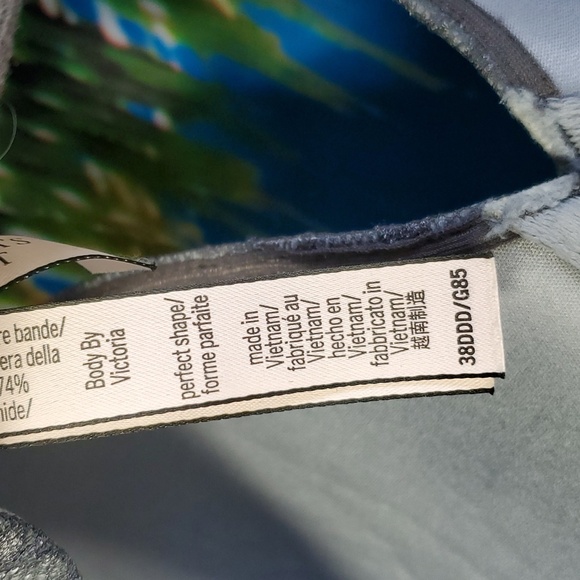 Victoria's Secret Bra. Size 38DDD - Picture 4 of 5